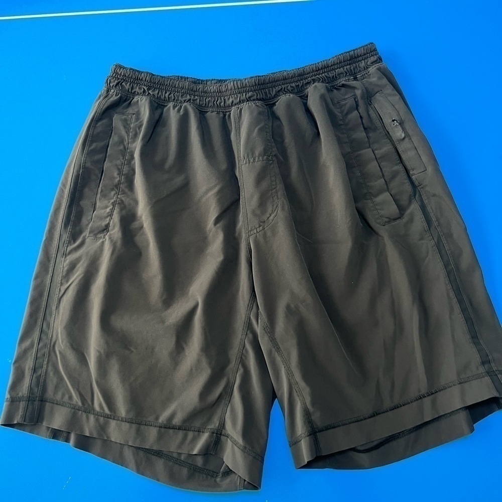 Lululemon Men’s Pace Breaker 9” Shorts. Size M. Very Good Condition.